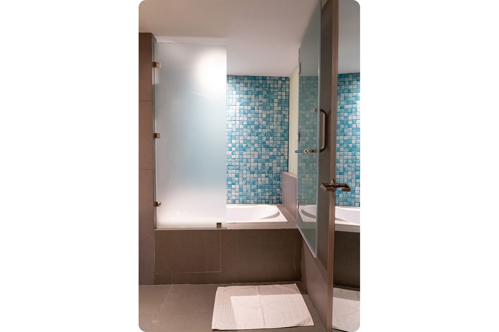 photo of yello hotel comfort room/bathroom